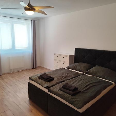 2 Room Apartment, Near Oc Galeria, Petrzalka Bratislava Exterior foto