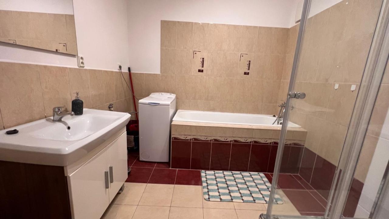 2 Room Apartment, Near Oc Galeria, Petrzalka Bratislava Exterior foto